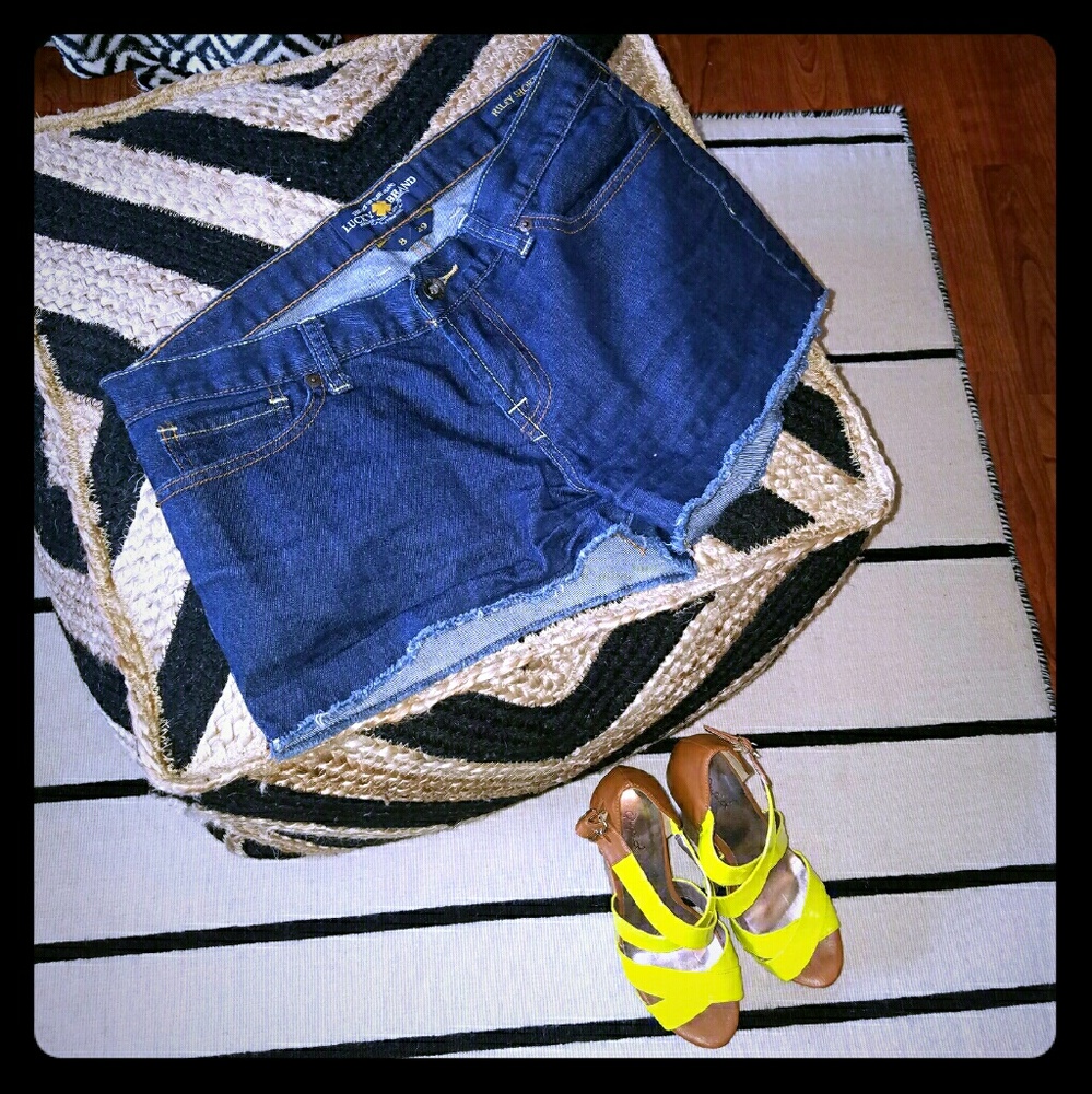 FEELING LUCKY?  DENIM CUT OFF SHORTS SZ 8